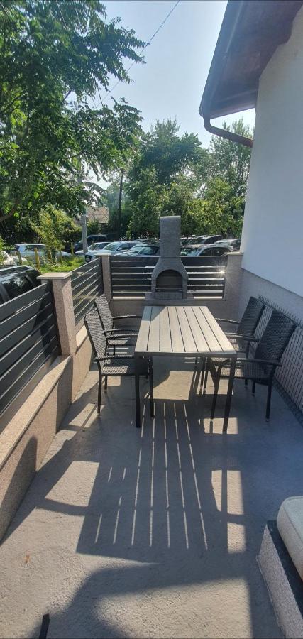 Apartmani Roki Тузла Екстериор снимка