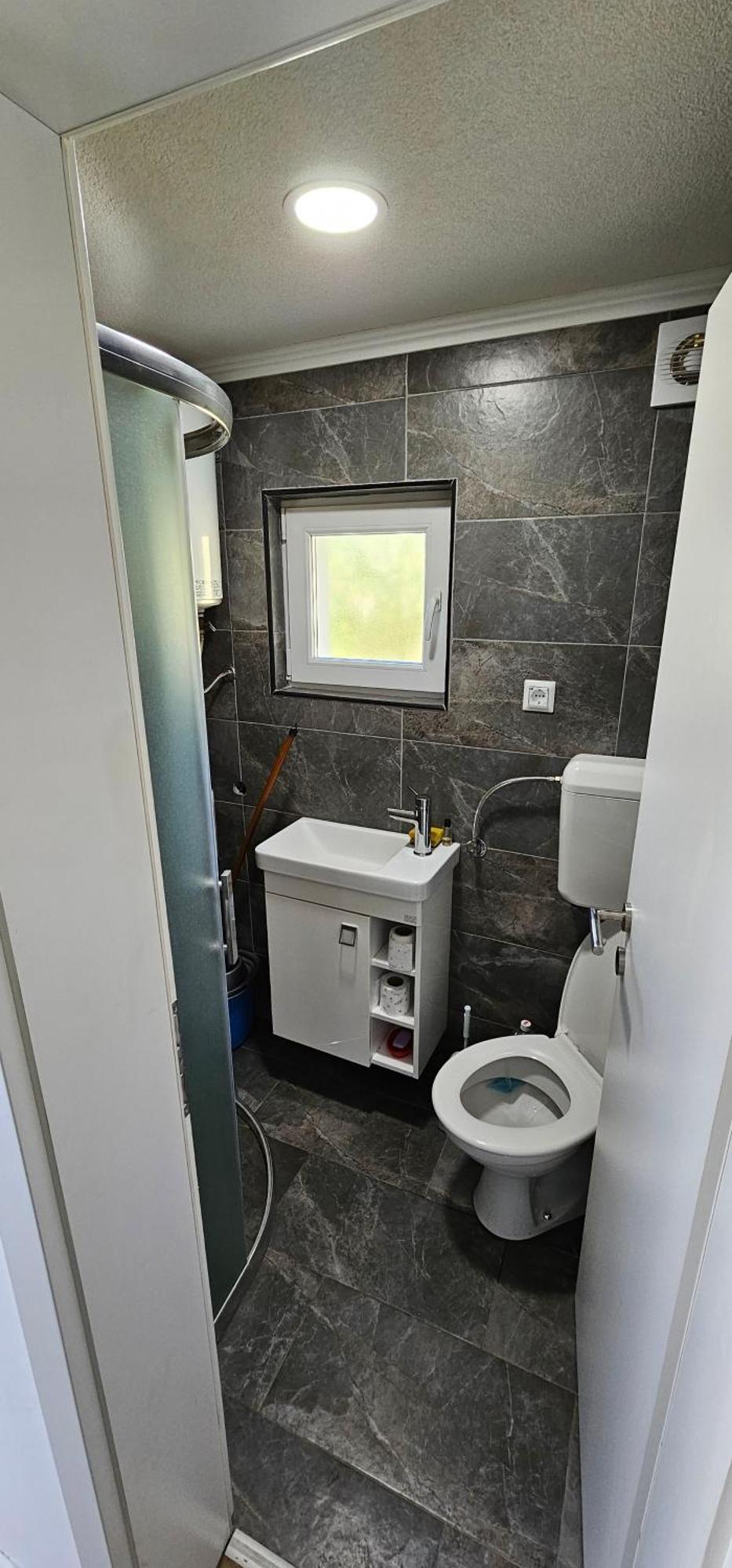 Apartmani Roki Тузла Екстериор снимка