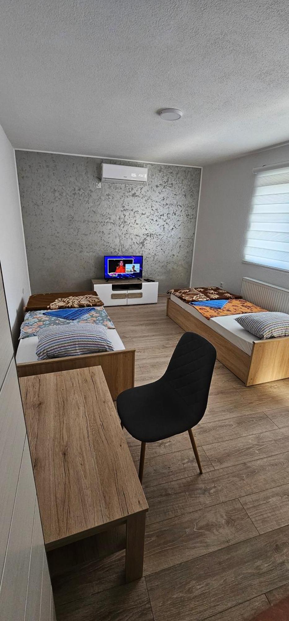 Apartmani Roki Тузла Екстериор снимка