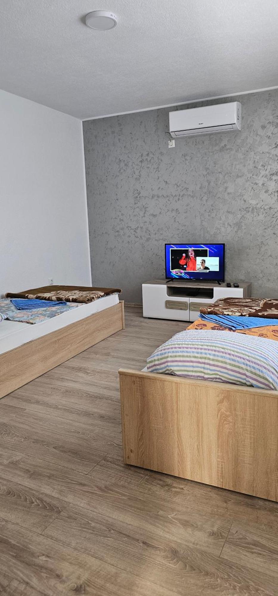 Apartmani Roki Тузла Екстериор снимка